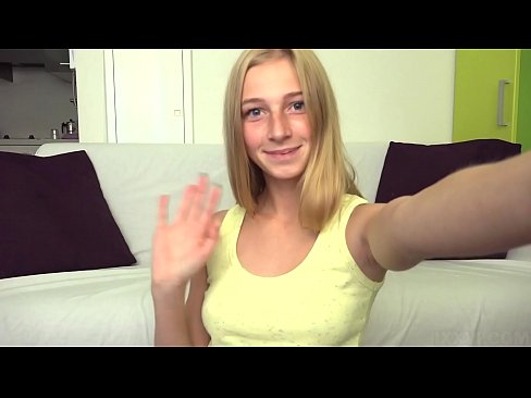 ❤️ Кад ми је досадно, лењо мастурбирам своју ружичасту мацу ❌ Анални видео код нас
